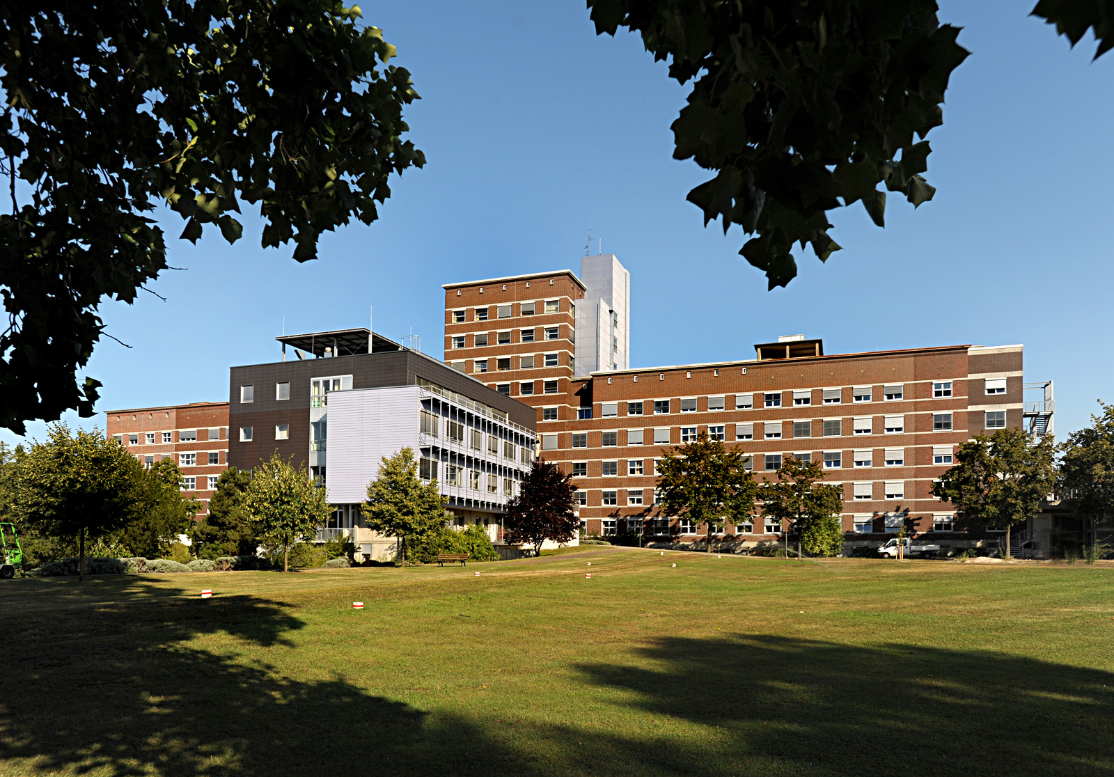 St. Marienkrankenhaus vom Garten aus gesehen