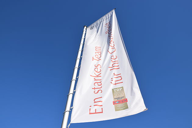 Fahne des St. Marien- und St. Annastiftskrankenhauses